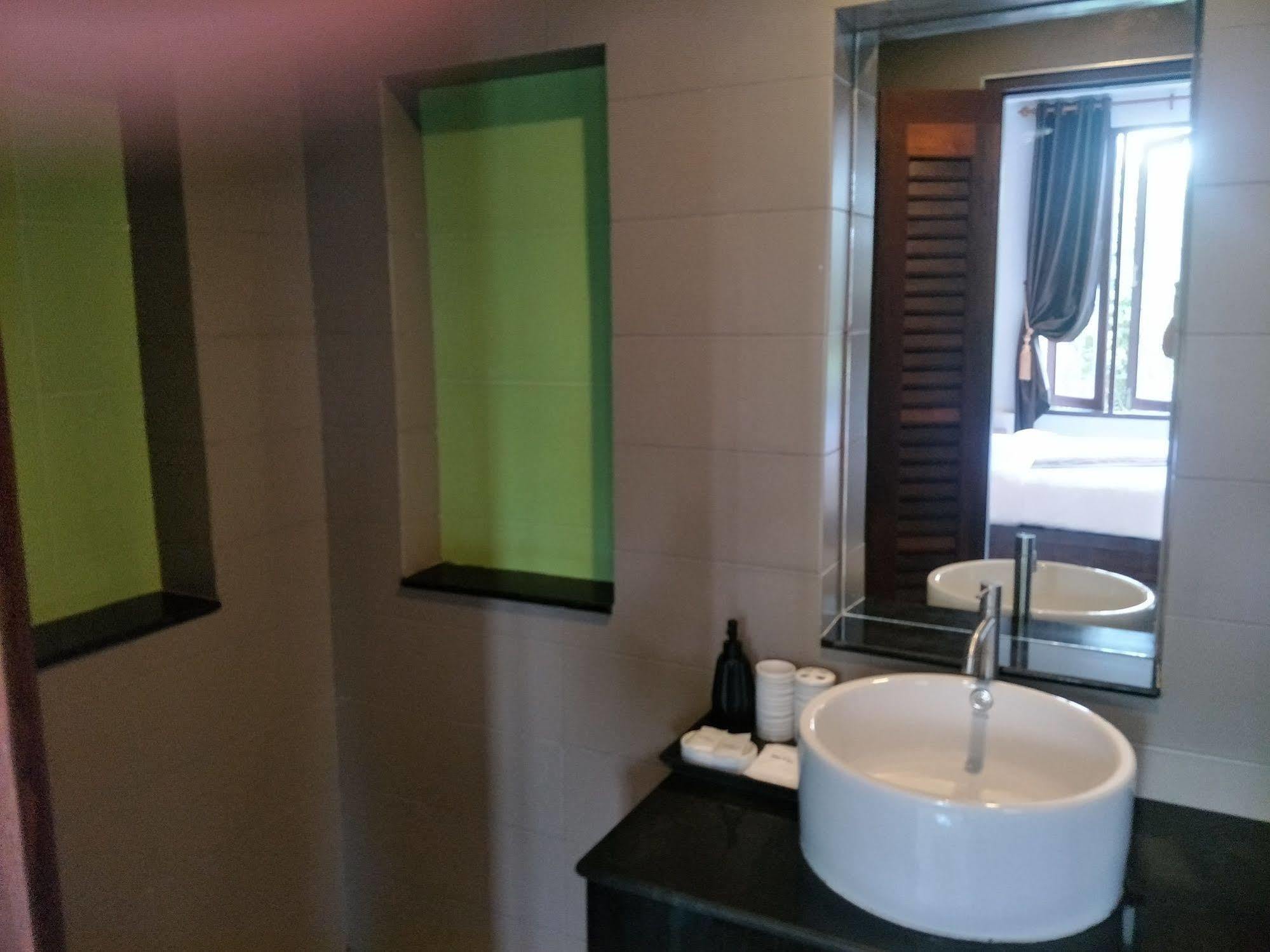 קו לנטה Lanta Intanin Resort - Sha Extra Plus מראה חיצוני תמונה